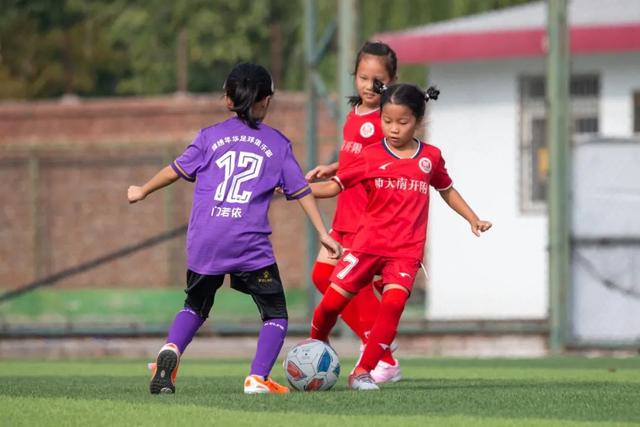纽卡斯尔艰难守住领先优势，赫尔城攻势如潮